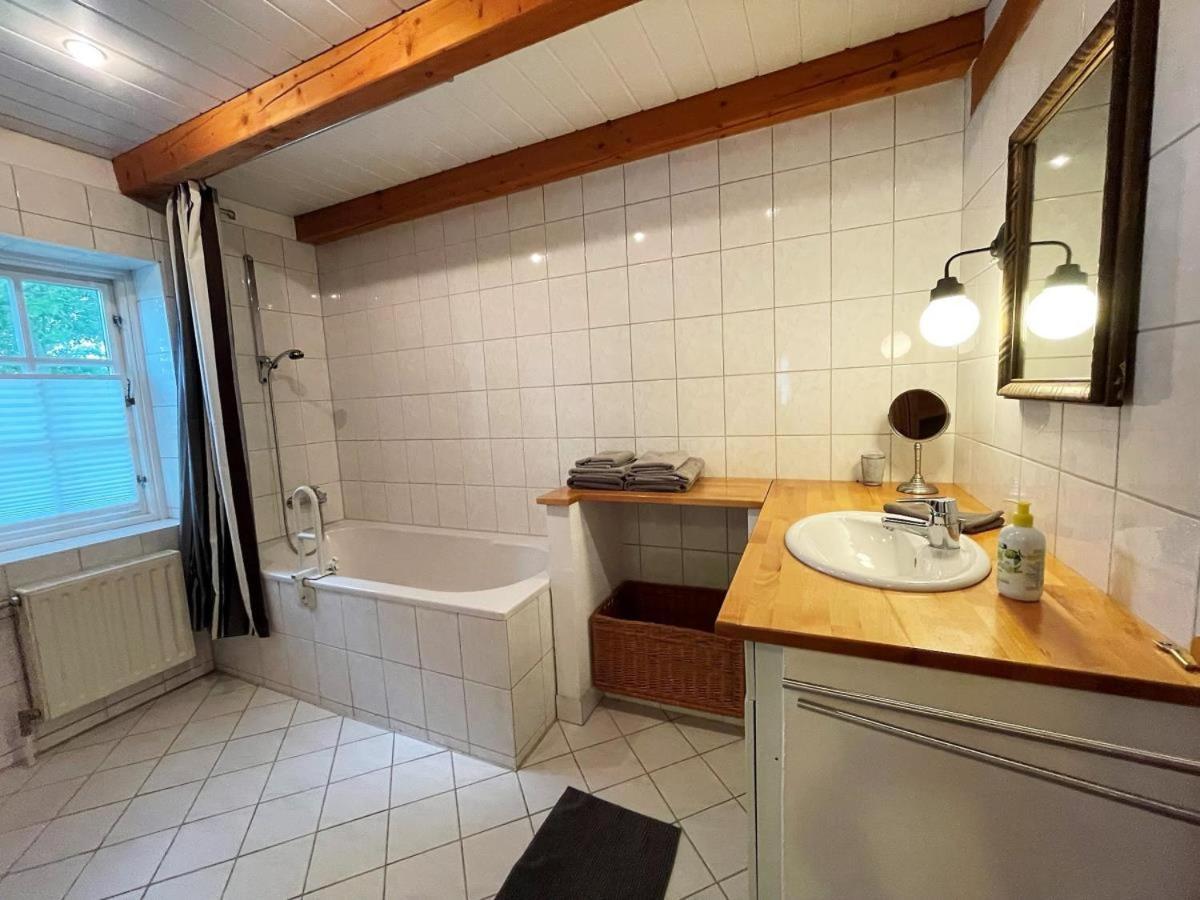 Das Puppenhaus, Reetdach, Sauna, Kamin, Eingezaeunt, Badewanne, Haustiere Willkommen Emmelsbull-Horsbull Exterior photo